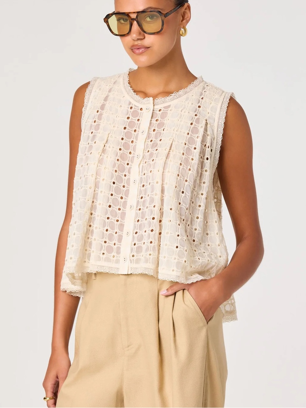 🌷 Astr Alisa Embroidered Eyelet High-Low Top